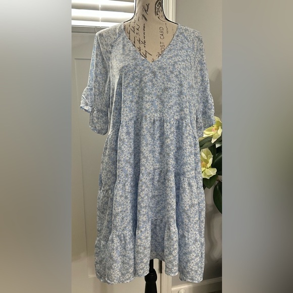 π΅ Brand & Mercy Flower Pattern Short Dress β Blue & White, Size M  π΅ - Picture 2 of 14